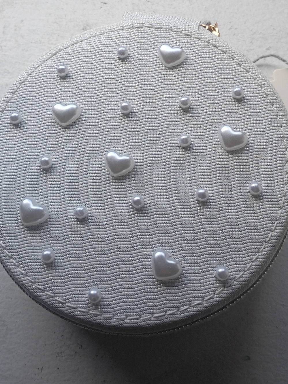 Round Pearl Heart Embellished Jewelry Case - White
